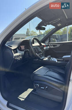Позашляховик / Кросовер Audi Q7 2017 в 