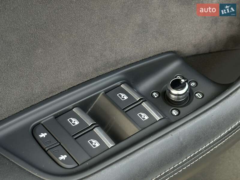 Позашляховик / Кросовер Audi Q7 2017 в Мукачевому