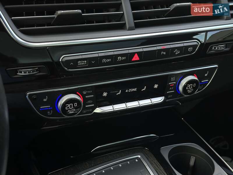 Позашляховик / Кросовер Audi Q7 2017 в Мукачевому