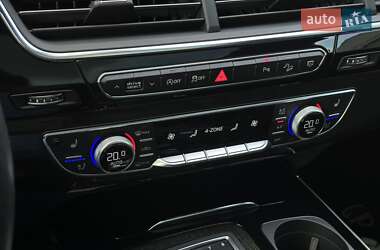 Позашляховик / Кросовер Audi Q7 2017 в 