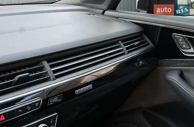 Позашляховик / Кросовер Audi Q7 2017 в 