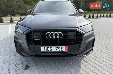 Позашляховик / Кросовер Audi Q7 2021 в 