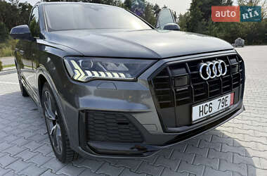 Позашляховик / Кросовер Audi Q7 2021 в 