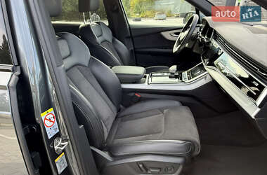 Позашляховик / Кросовер Audi Q7 2021 в 