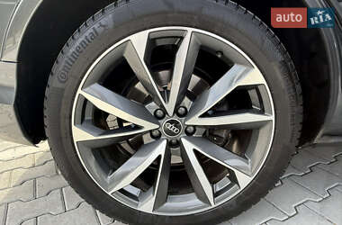 Позашляховик / Кросовер Audi Q7 2021 в 