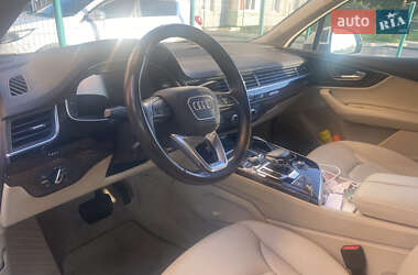 Позашляховик / Кросовер Audi Q7 2017 в 