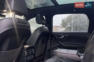 Внедорожник / Кроссовер Audi Q7 2016 в 