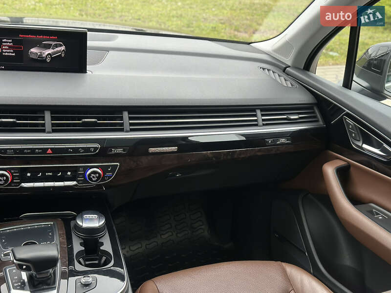 Позашляховик / Кросовер Audi Q7 2016 в Києві