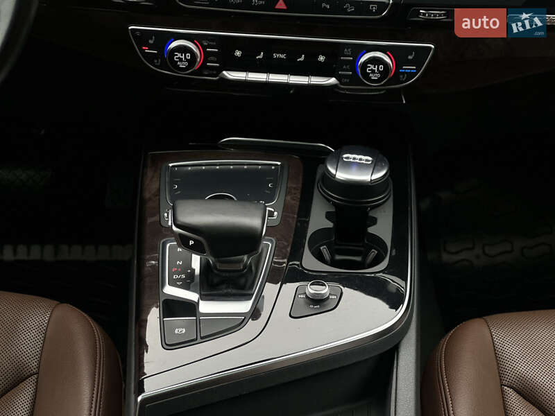 Позашляховик / Кросовер Audi Q7 2016 в Києві