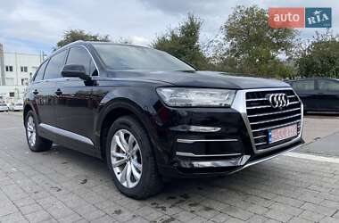 Позашляховик / Кросовер Audi Q7 2019 в 