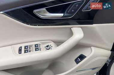 Позашляховик / Кросовер Audi Q7 2019 в 