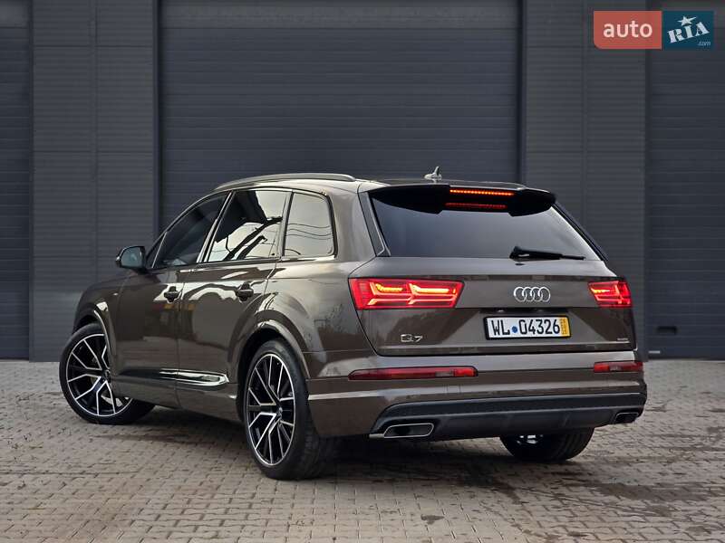 Позашляховик / Кросовер Audi Q7 2016 в Рівному