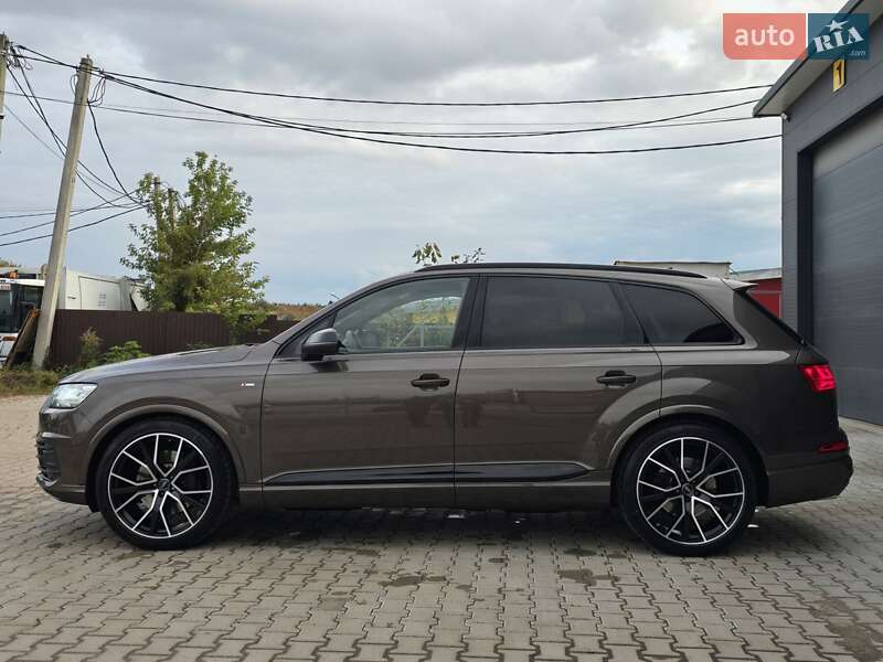 Позашляховик / Кросовер Audi Q7 2016 в Рівному