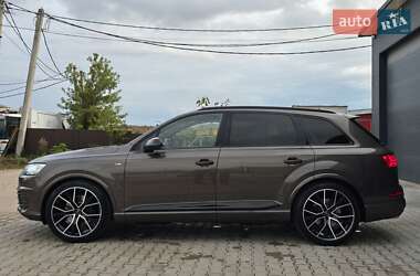 Внедорожник / Кроссовер Audi Q7 2016 в 