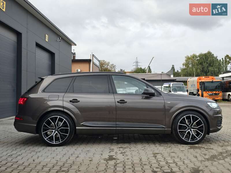 Позашляховик / Кросовер Audi Q7 2016 в Рівному