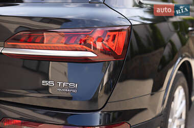 Позашляховик / Кросовер Audi Q7 2022 в 