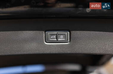 Позашляховик / Кросовер Audi Q7 2022 в 