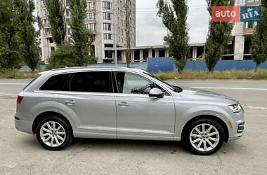Позашляховик / Кросовер Audi Q7 2016 в 