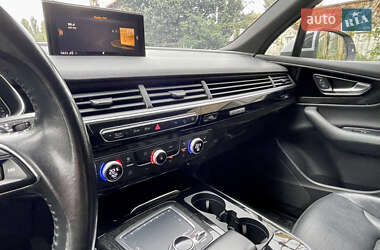 Позашляховик / Кросовер Audi Q7 2016 в 