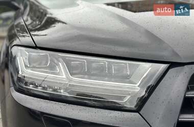 Позашляховик / Кросовер Audi Q7 2018 в 