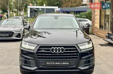 Позашляховик / Кросовер Audi Q7 2018 в 