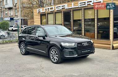 Позашляховик / Кросовер Audi Q7 2018 в 