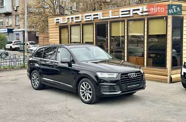 Позашляховик / Кросовер Audi Q7 2018 в 