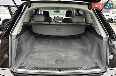 Позашляховик / Кросовер Audi Q7 2018 в 