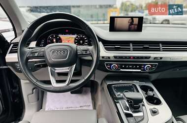 Позашляховик / Кросовер Audi Q7 2018 в 