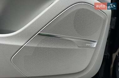 Позашляховик / Кросовер Audi Q7 2018 в 