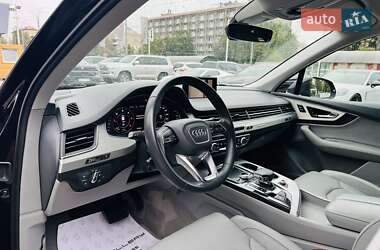 Позашляховик / Кросовер Audi Q7 2018 в 