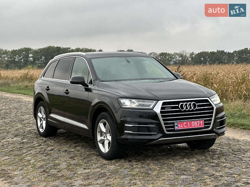 Позашляховик / Кросовер Audi Q7 2017 в 