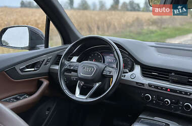 Позашляховик / Кросовер Audi Q7 2017 в 
