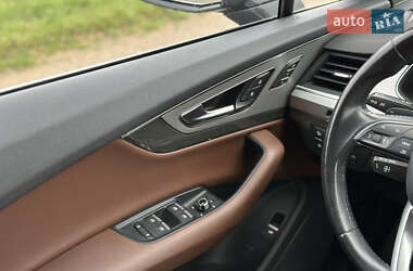 Позашляховик / Кросовер Audi Q7 2017 в 