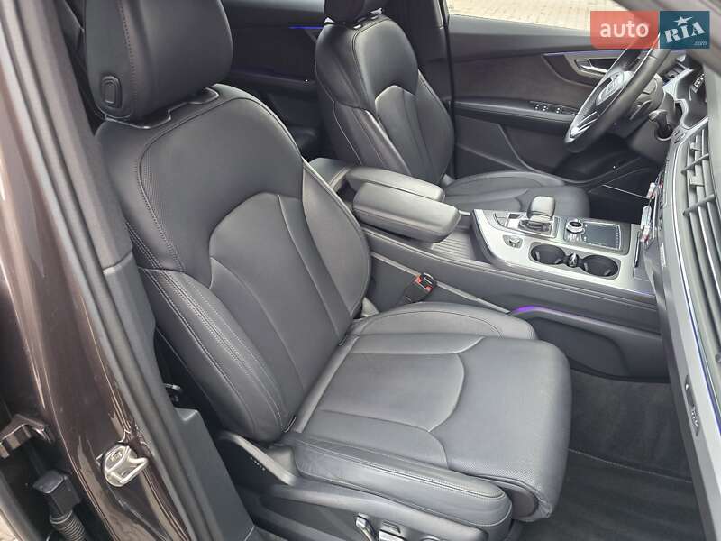 Позашляховик / Кросовер Audi Q7 2016 в Рівному