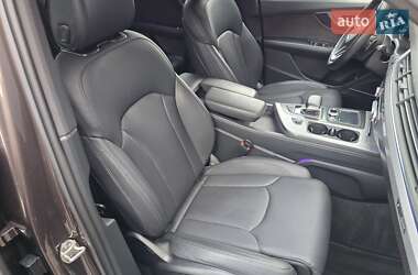 Внедорожник / Кроссовер Audi Q7 2016 в 