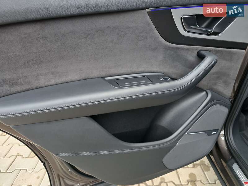 Позашляховик / Кросовер Audi Q7 2016 в Рівному