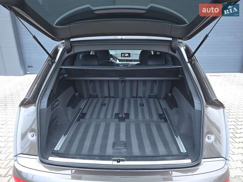 Позашляховик / Кросовер Audi Q7 2016 в Рівному