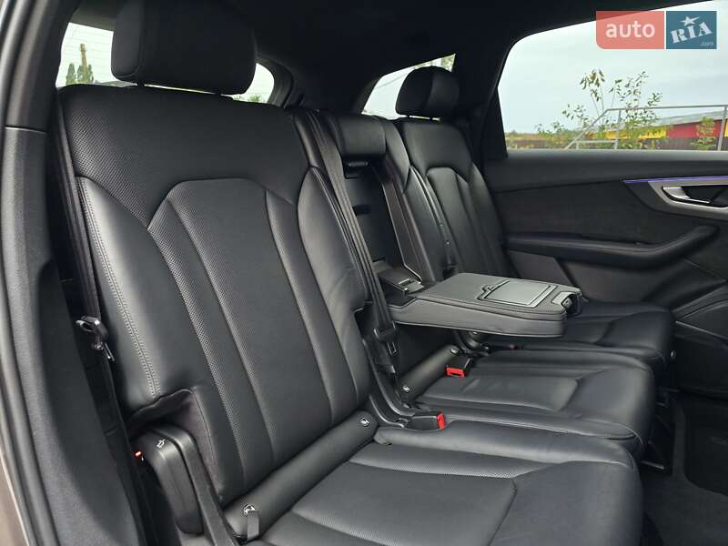 Позашляховик / Кросовер Audi Q7 2016 в Рівному