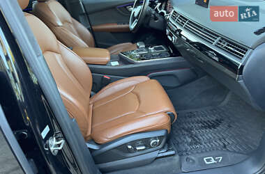 Внедорожник / Кроссовер Audi Q7 2018 в 
