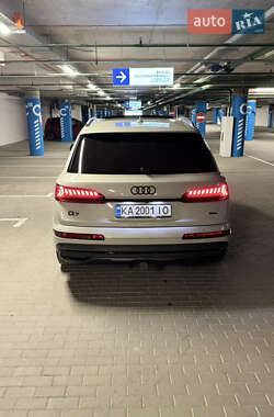 Внедорожник / Кроссовер Audi Q7 2020 в 