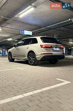 Внедорожник / Кроссовер Audi Q7 2020 в 