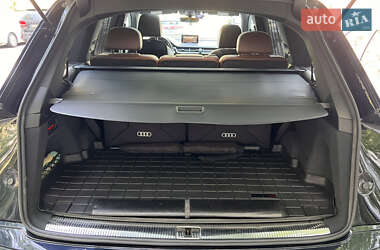 Позашляховик / Кросовер Audi Q7 2016 в 