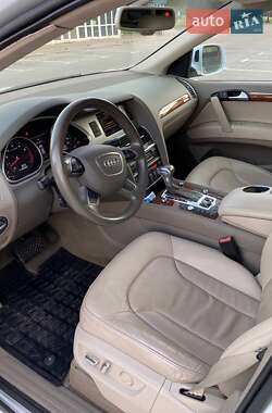 Позашляховик / Кросовер Audi Q7 2013 в 