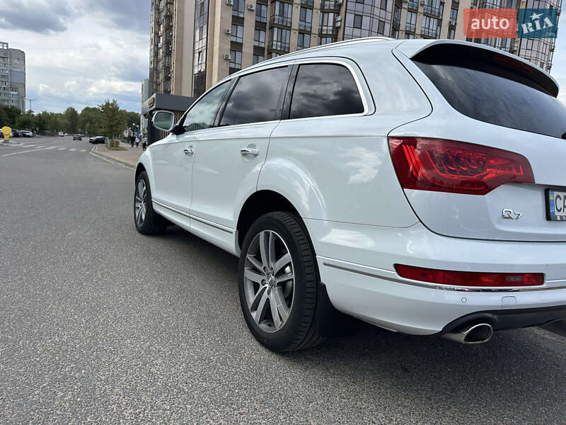 Позашляховик / Кросовер Audi Q7 2013 в Черкасах
