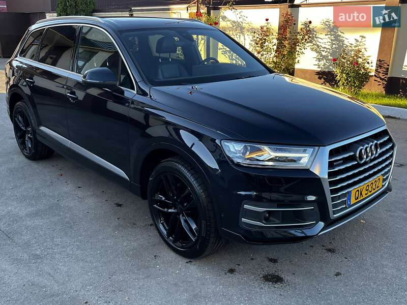 Позашляховик / Кросовер Audi Q7 2016 в Рівному