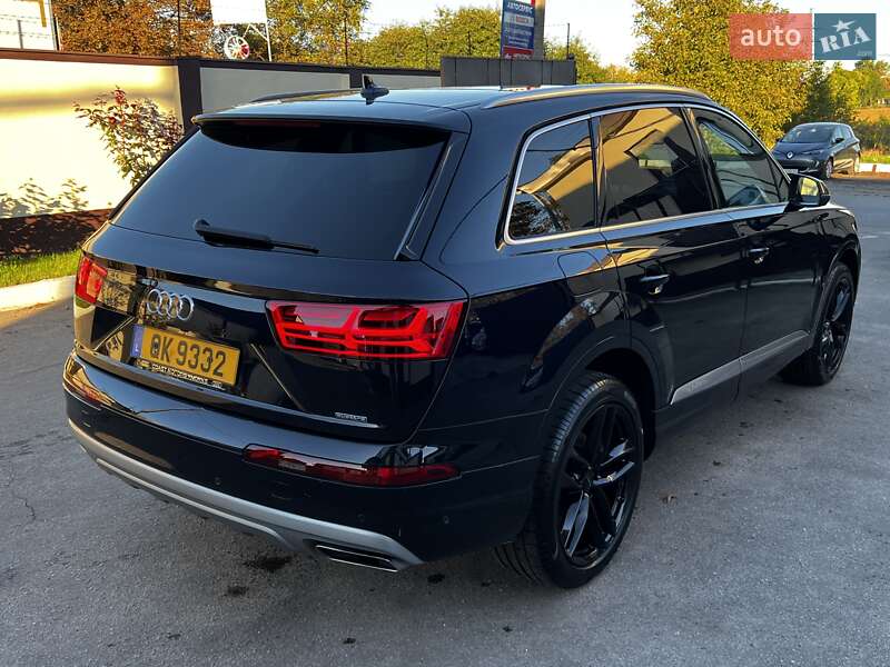 Позашляховик / Кросовер Audi Q7 2016 в Рівному