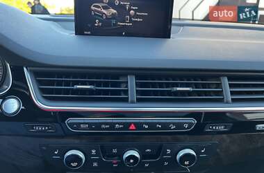 Позашляховик / Кросовер Audi Q7 2016 в 