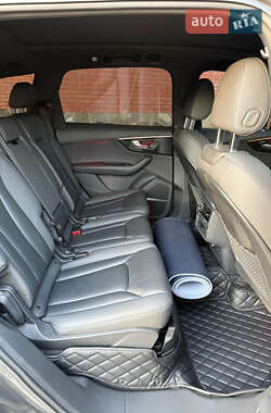 Внедорожник / Кроссовер Audi Q7 2020 в 