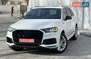 Позашляховик / Кросовер Audi Q7 2021 в 